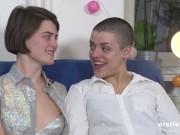 Polyamoröse Berliner Mädels vögeln miteinander 4/16