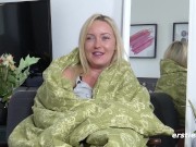 Heiße deutsche Blondine befriedigt sich sehr lustvoll 2/16