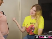 Chubby hairy lesbian Katie gets both her holes licked 9/16