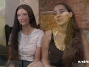 Deutsche Girls verwöhnen sich gegenseitig mit exotischen Dildos 7/16