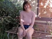 Nat&uuml;rliches M&auml;del mit deutschen Wurzeln spielt mit ihrer haarigen Muschi 11/16