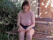 Nat&uuml;rliches M&auml;del mit deutschen Wurzeln spielt mit ihrer haarigen Muschi 14/16