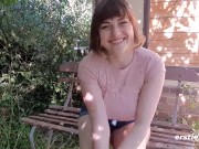 Nat&uuml;rliches M&auml;del mit deutschen Wurzeln spielt mit ihrer haarigen Muschi 2/16