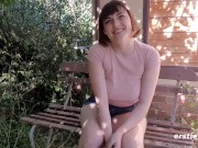 Nat&uuml;rliches M&auml;del mit deutschen Wurzeln spielt mit ihrer haarigen Muschi 4/16