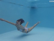 Hottest Hungarian porn babe Hermione Ganger in the pool 13/16