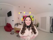 Curvy Waitress Alyx Star Provides Five Star Sex Service VR Porn 4/16