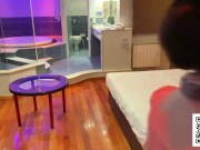 SECRETARIA de HOTEL es FUERTEMENTE FOLLADA por un HUESPED 1/16