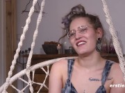 BDSM-affine Deutsche fesselt sich selber und penetriert ihre Muschi 8/16