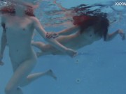 Marfa touches Emerald Ocean babe in the pool 14/16