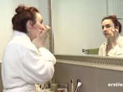 Berlinerin vergnügt sich in der Dusche 11/16