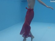 Petite ultra hot pornstar Hermione Ganger in the pool 5/16