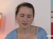 Ein Glasdildo für dieses natürliche deutsche Mädel 10/16