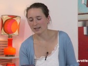 Ein Glasdildo für dieses natürliche deutsche Mädel 4/16