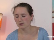 Ein Glasdildo für dieses natürliche deutsche Mädel 9/16