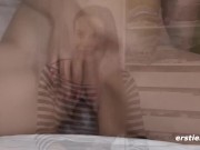 Österreichische Studentin reitet ihren Lieblingsdildo 11/16