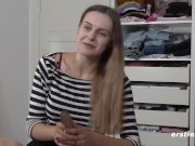 Österreichische Studentin reitet ihren Lieblingsdildo 15/16