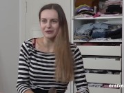 Österreichische Studentin reitet ihren Lieblingsdildo 5/16