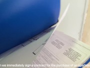 Риелтор знает свое дело. Показала квартиру и ...  часть 1 ! 1/16