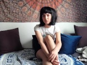 Geile 22-j&auml;hrige Deutsche befriedigt sich leidenschaftlich 8/16