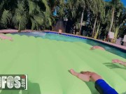 Mofos - Sexy Michele James Invites Her Friend Valentina Jewels For A Summertime Threesome 3/16