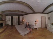 Natural Babe Sophia Burns Cheats Her Hubby With Butler VR Porn 2/16