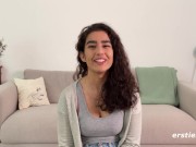 Sexy Babe Gets Her Groove On