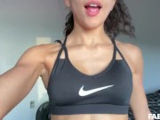 Llego muy Caliente del Gimnasio, directo a Masturbarme en mi Cuarto 1/16