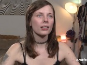 22-Jährige aus Stuttgart besorgt es sich selber mit Lieblings-Toys 11/16