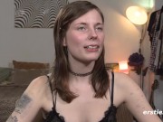 22-Jährige aus Stuttgart besorgt es sich selber mit Lieblings-Toys 3/16