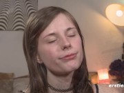 22-Jährige aus Stuttgart besorgt es sich selber mit Lieblings-Toys 5/16