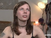 22-Jährige aus Stuttgart besorgt es sich selber mit Lieblings-Toys 9/16