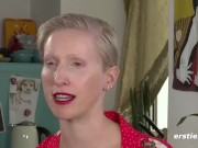 Blondine fingert ihre Muschi hart 4/16