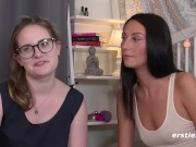 Süßes Mädel bringt ihre heiße deutsche Freundin zum Squirten 15/16