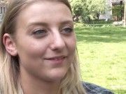 Geile 19-jährige Münchnerin verwöhnt Muschi vor Kamera 11/16