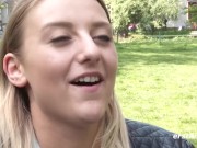 Geile 19-jährige Münchnerin verwöhnt Muschi vor Kamera 12/16