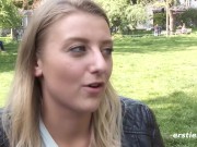 Geile 19-jährige Münchnerin verwöhnt Muschi vor Kamera 8/16