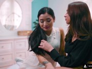 Kinky Lesbian Couple Caught Scissoring In Open House! 5/16