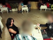 Public extrem! Geiler 3-er im Restaurant! Alexandra wett 4/16