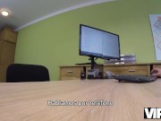 VIP4K. milf es perforada por el acreedor porque el dinero cuesta la penetración del coño 1/16