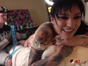 Big tit alt chick gets inked in a hotel room 9/16