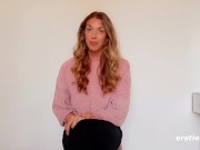 Sexy Babe Masturbates With a Vibrating Dildo 15/16