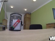 VIP4K. stunner gime de placer durante el sexo con el acreedor travieso 1/16