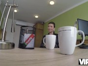 VIP4K. stunner gime de placer durante el sexo con el acreedor travieso 4/16