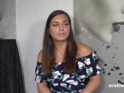 Süße 23-Jährige aus Bremen verwöhnt Muschi vor Kamera 8/16