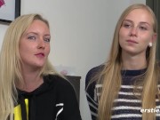 Edging, Spanking, 2 Orgasmen: Heiße deutsche Blondine dominiert geile Freundin 2/16