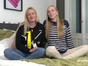 Edging, Spanking, 2 Orgasmen: Heiße deutsche Blondine dominiert geile Freundin 9/16