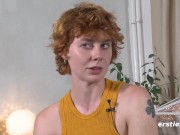 Offene Berlinerin masturbiert leidenschaftlich vor Kamera 3/16