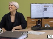 VIP4K. MILF tiene chocho explotado en secreto por el prestamista en su oficina 6/16