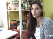 Sinnliche Studentin masturbiert vor Kamera 4/16