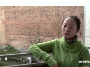 Ersties: Lüsterne Neuberlinerin befriedigt sich selber 3/16